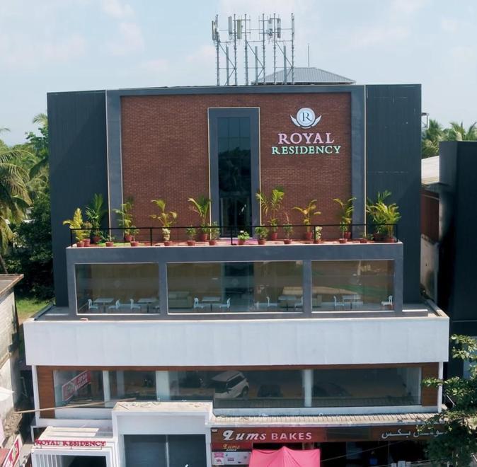 Royal Residency Hotel Kannangad Buitenkant foto
