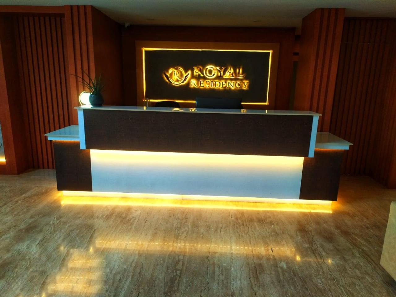 Royal Residency Hotel Kannangad Buitenkant foto