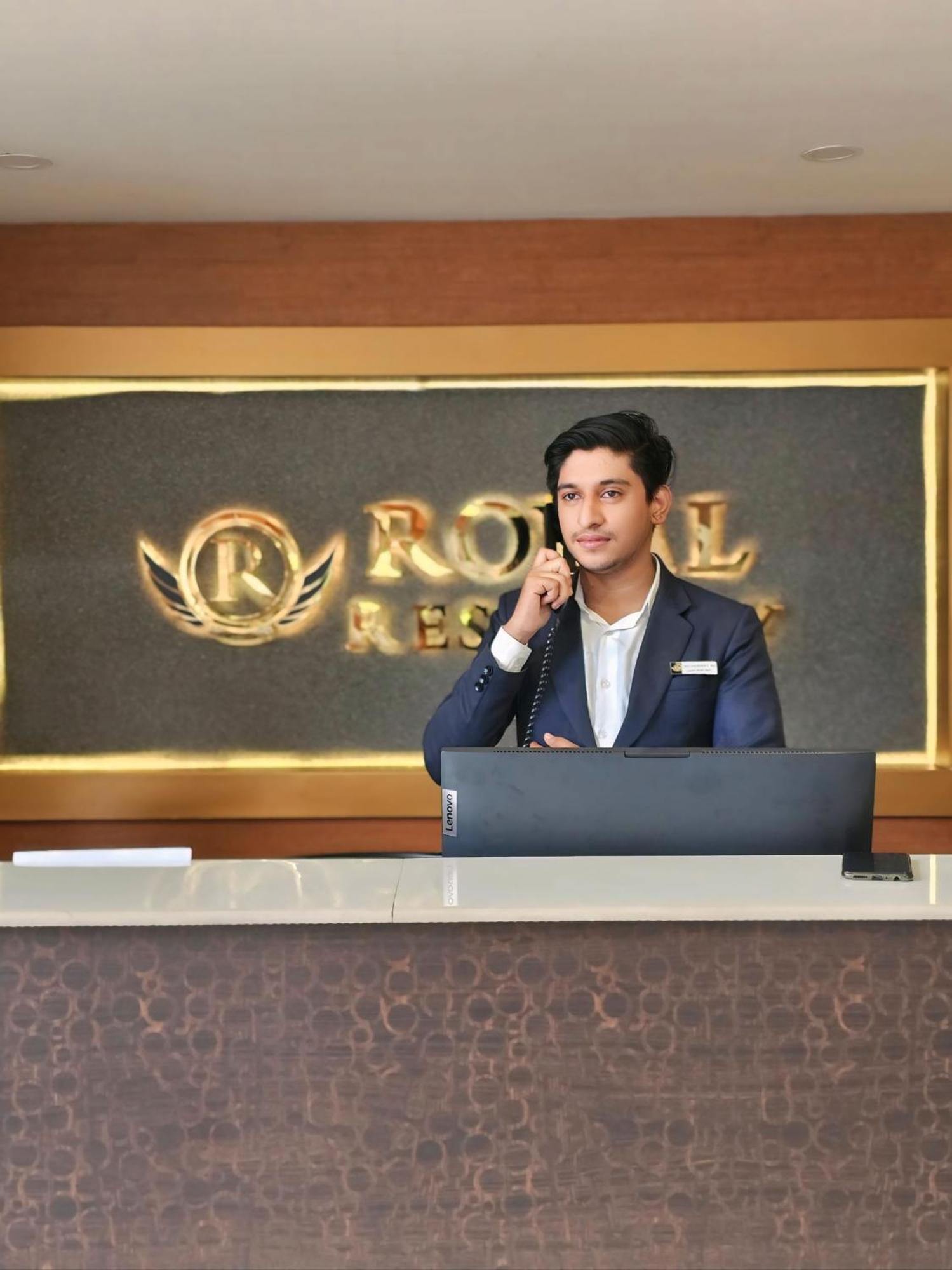 Royal Residency Hotel Kannangad Buitenkant foto